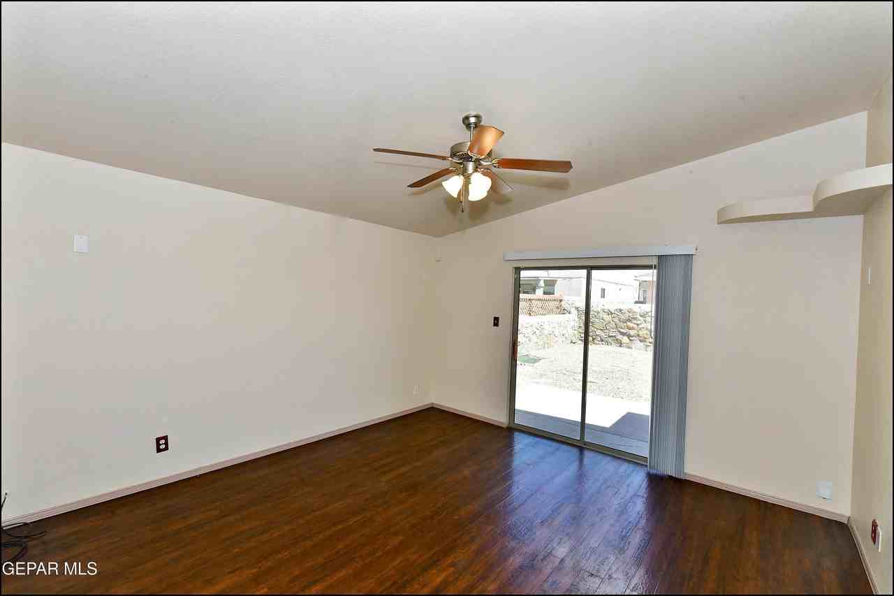 11613 Ochre Bluff Ln - Photo 7 of 41