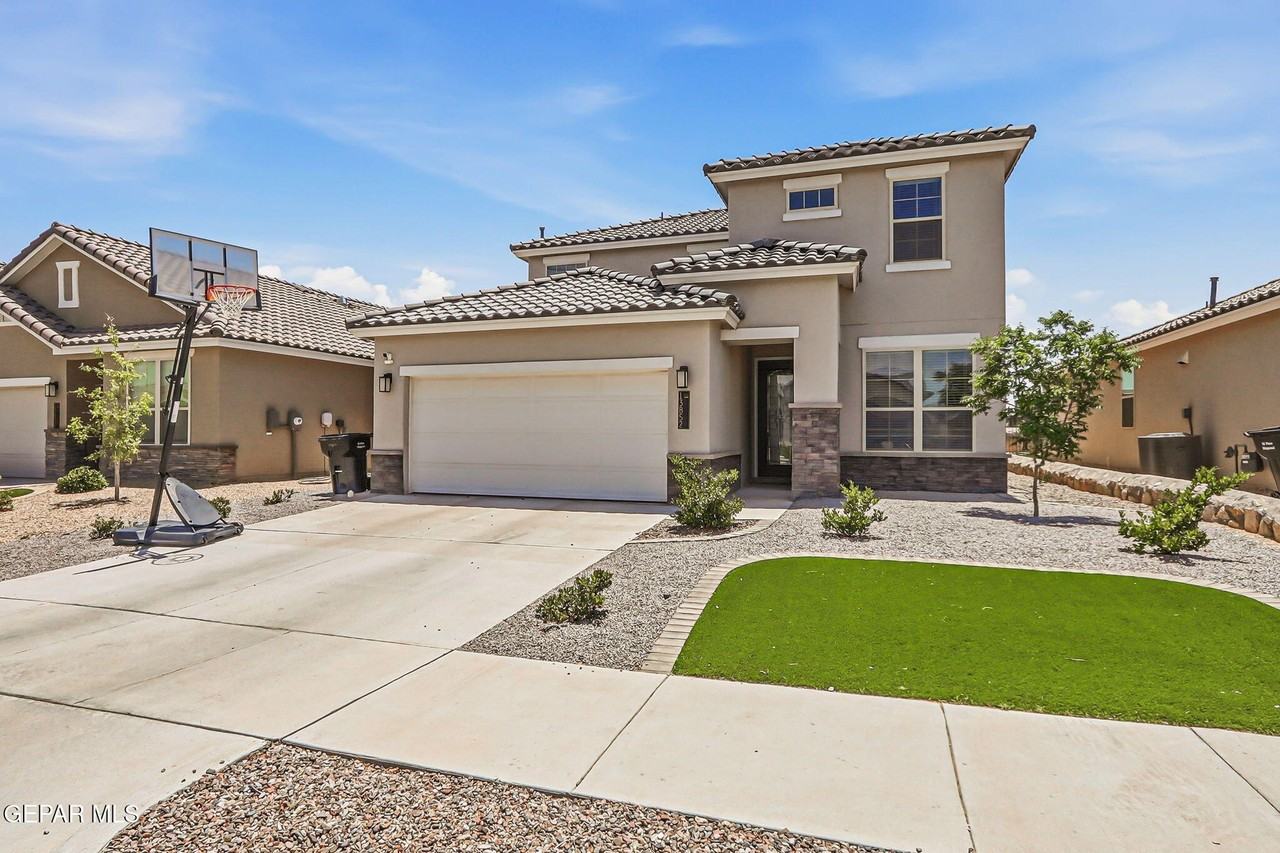13852 Paseo De La Luna Ave - Photo 3 of 46