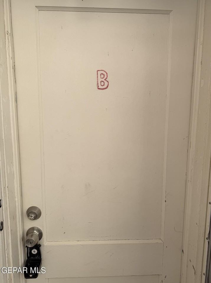2318 Federal Ave #B - Photo 5 of 14