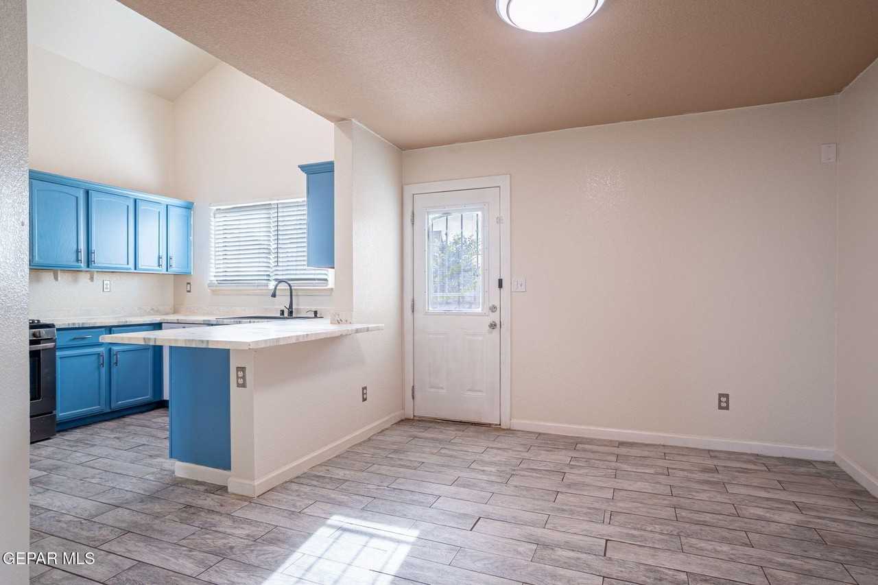 7041 Falling Leaf Cir - Photo 7 of 31
