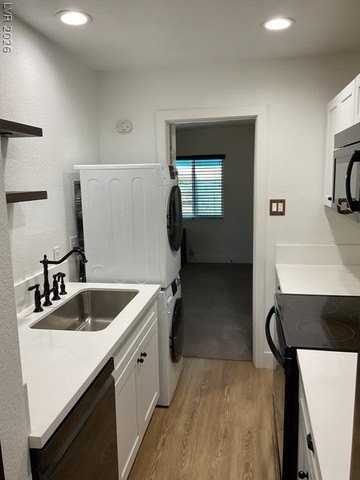 1065A Franklin Ave - Photo 7 of 11
