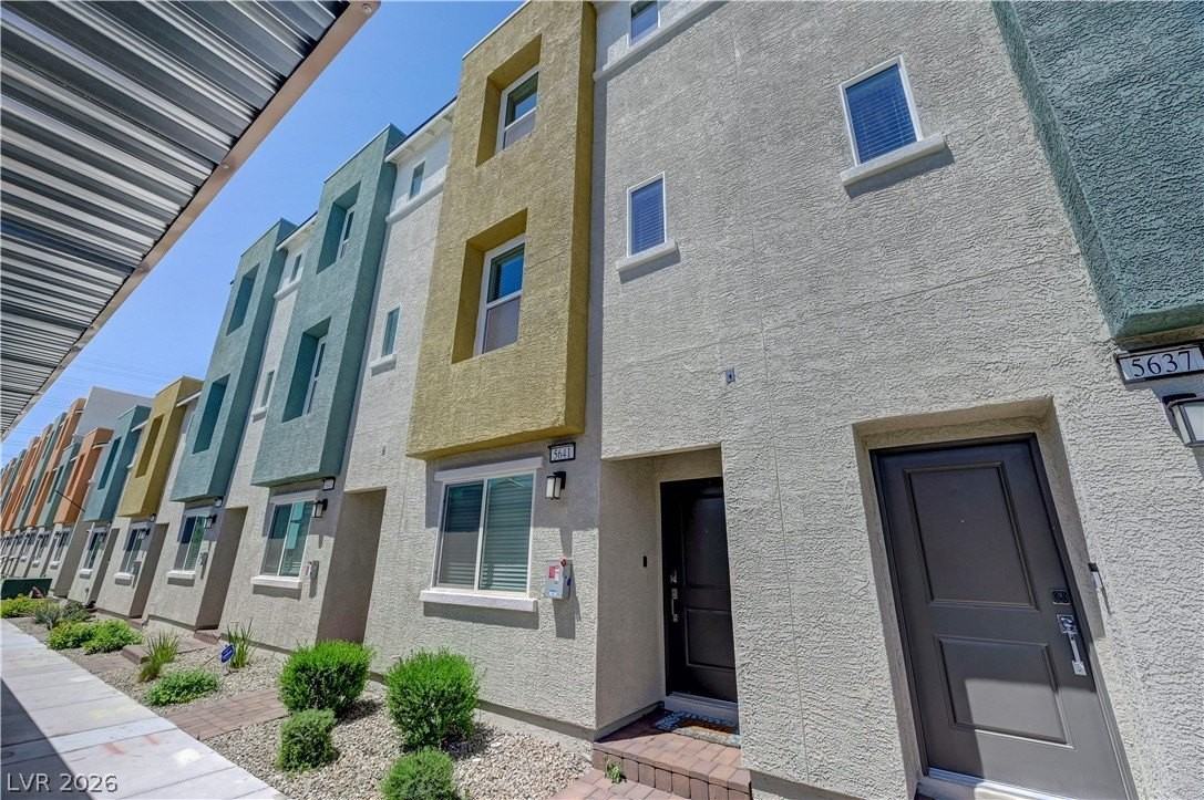 5641 Fathom Blue St - Photo 3 of 35