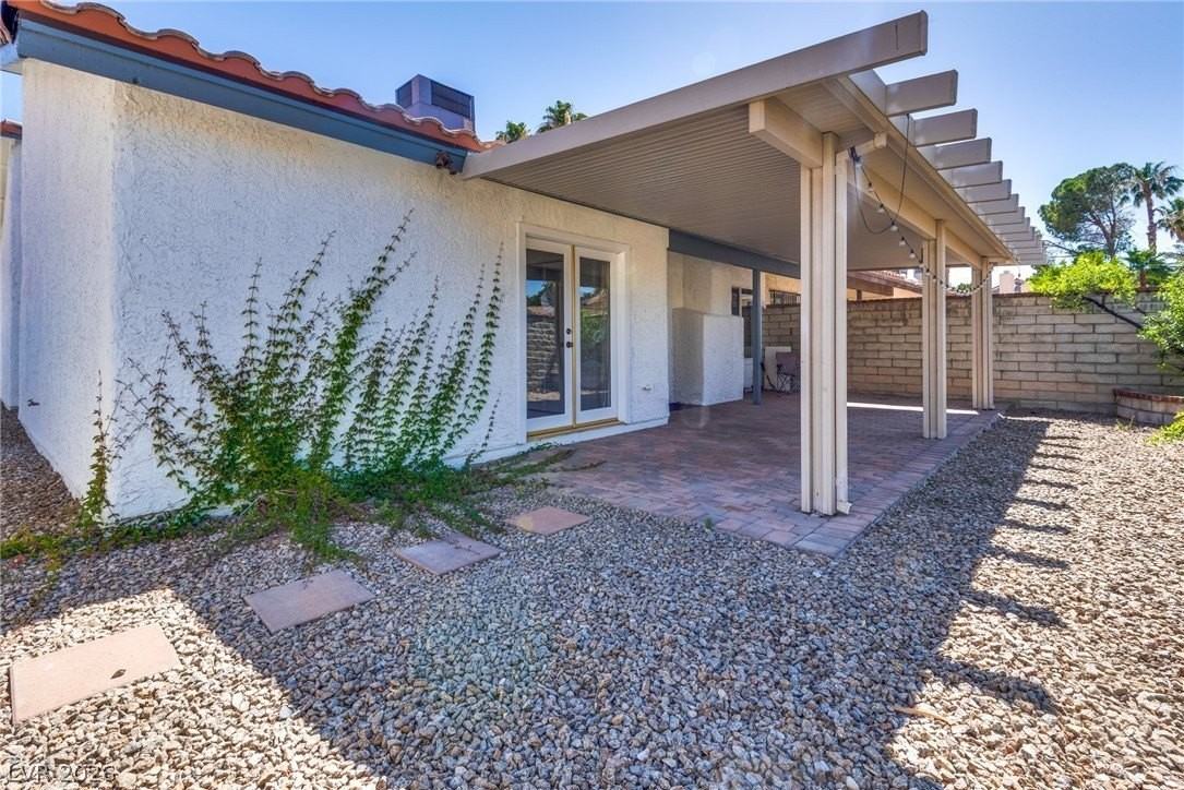 2504 Sidonia Ave - Photo 4 of 15