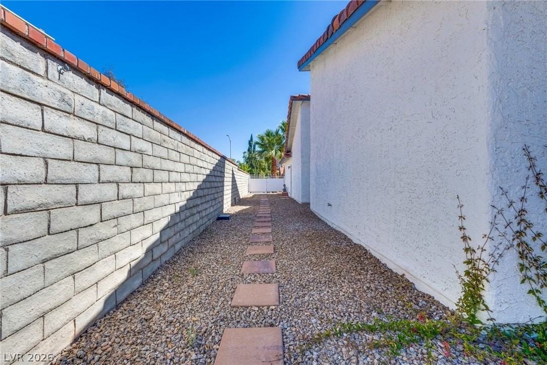 2504 Sidonia Ave - Photo 5 of 15