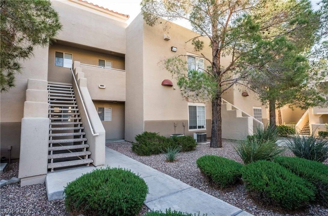 1908 Villa Palms Ct #202