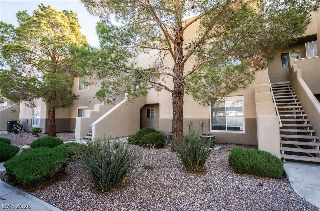 1908 Villa Palms Ct #202 - Photo 3 of 33