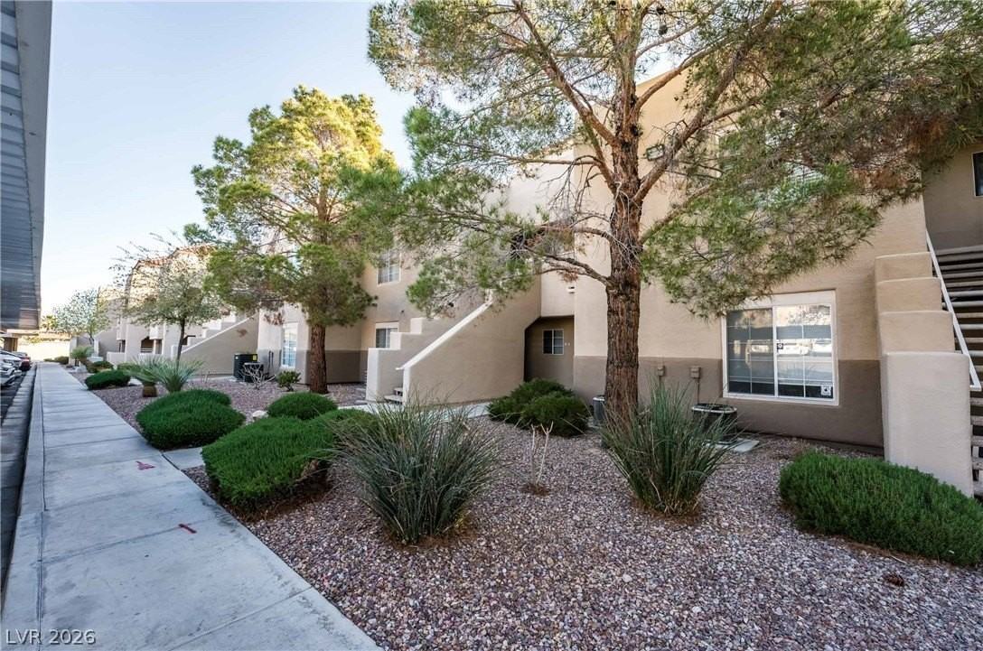 1908 Villa Palms Ct #202 - Photo 4 of 33