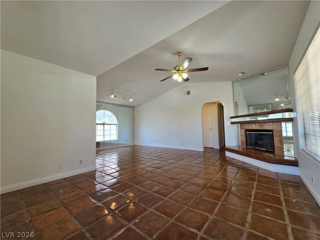 1421 Santa Margarita St #G - Photo 3 of 26