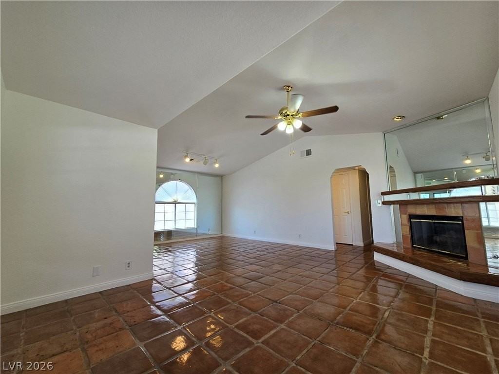 1421 Santa Margarita St #G - Photo 4 of 26