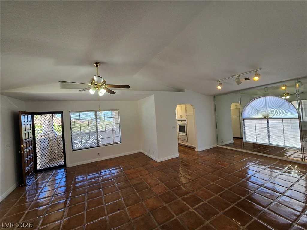 1421 Santa Margarita St #G - Photo 5 of 26