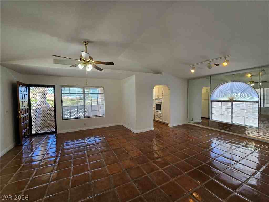 1421 Santa Margarita St #G - Photo 6 of 26