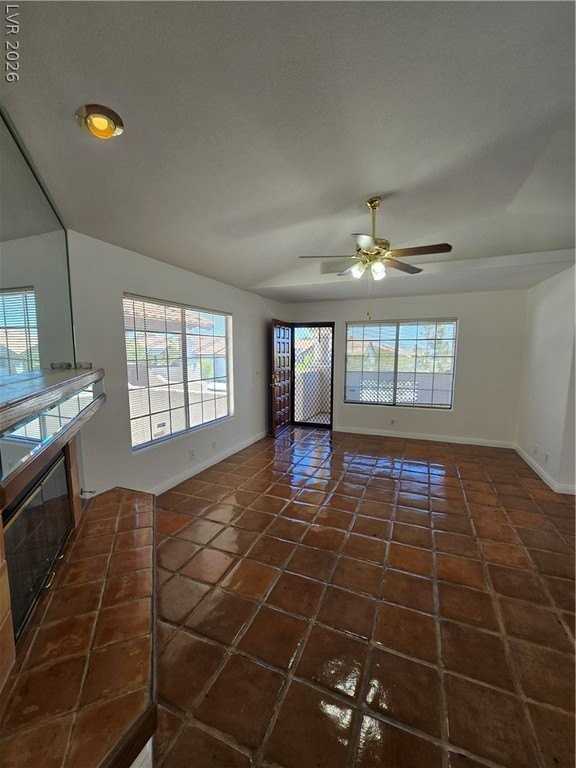 1421 Santa Margarita St #G - Photo 7 of 26