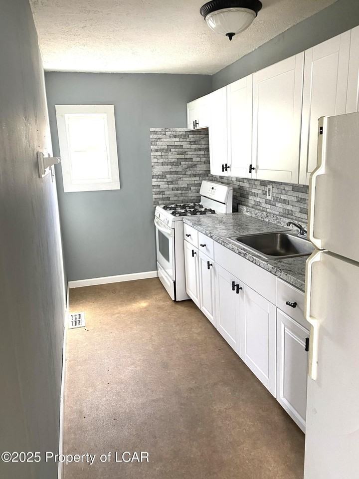 779 N Washington St - Photo 2 of 15