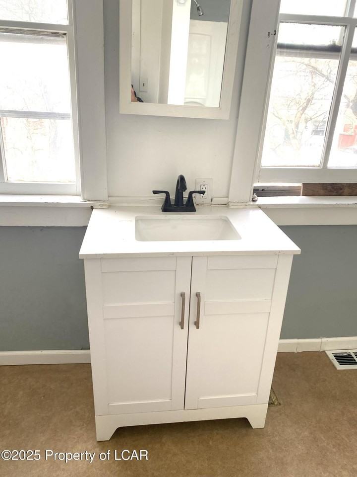 779 N Washington St - Photo 4 of 15