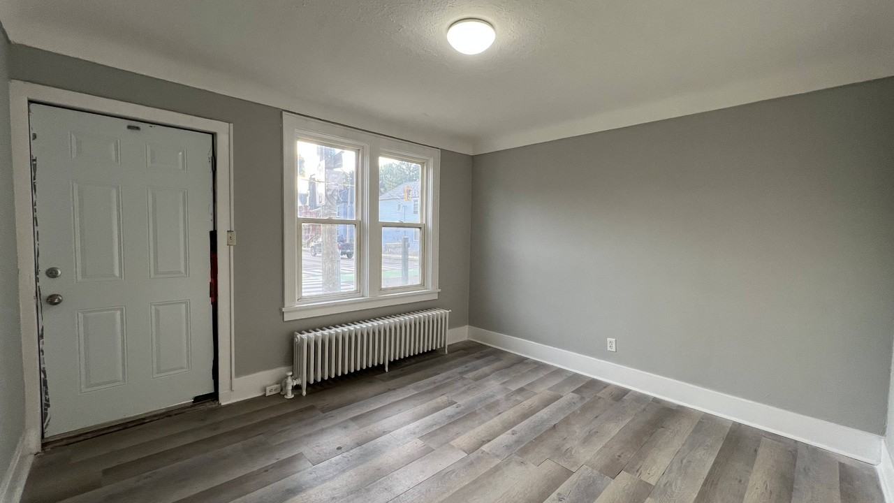 524 John St N #2 - Photo 3 of 13