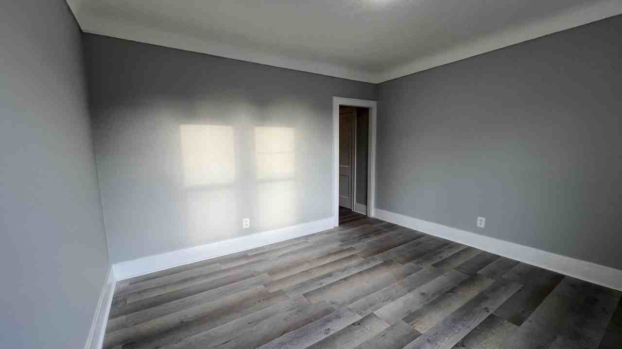 524 John St N #2 - Photo 4 of 13