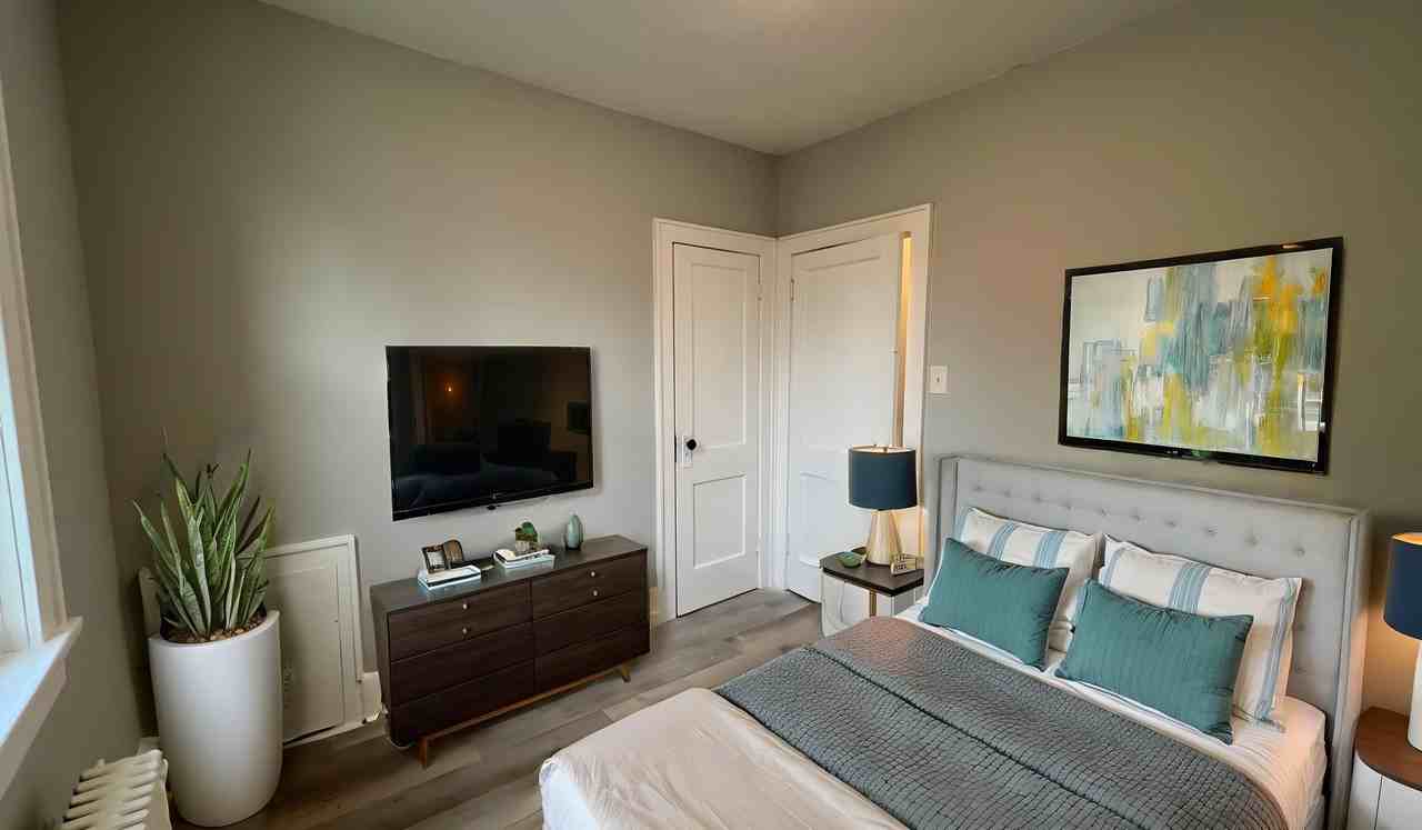 524 John St N #2 - Photo 7 of 13