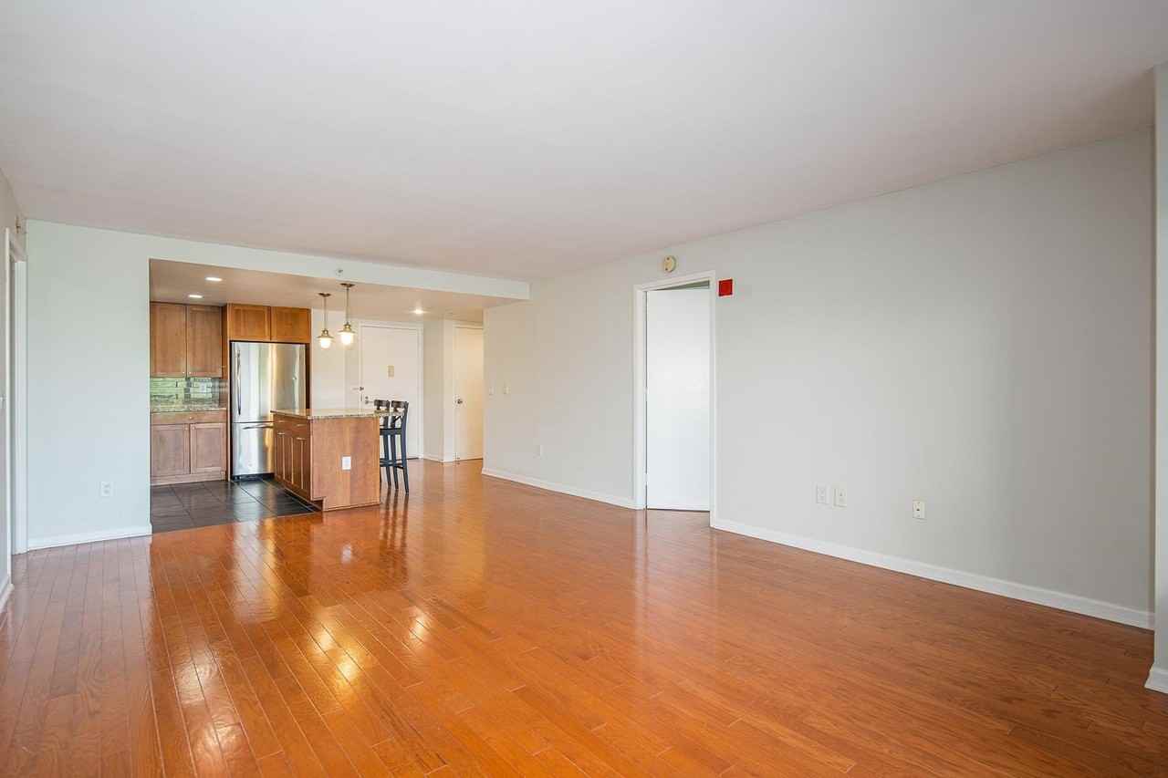 700 Grove St #4S - Photo 3 of 23