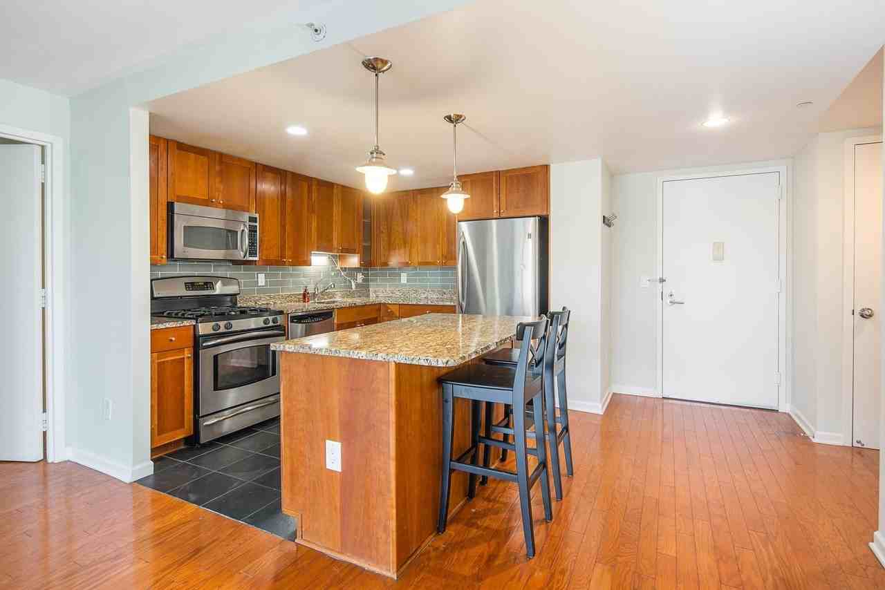 700 Grove St #4S - Photo 5 of 23