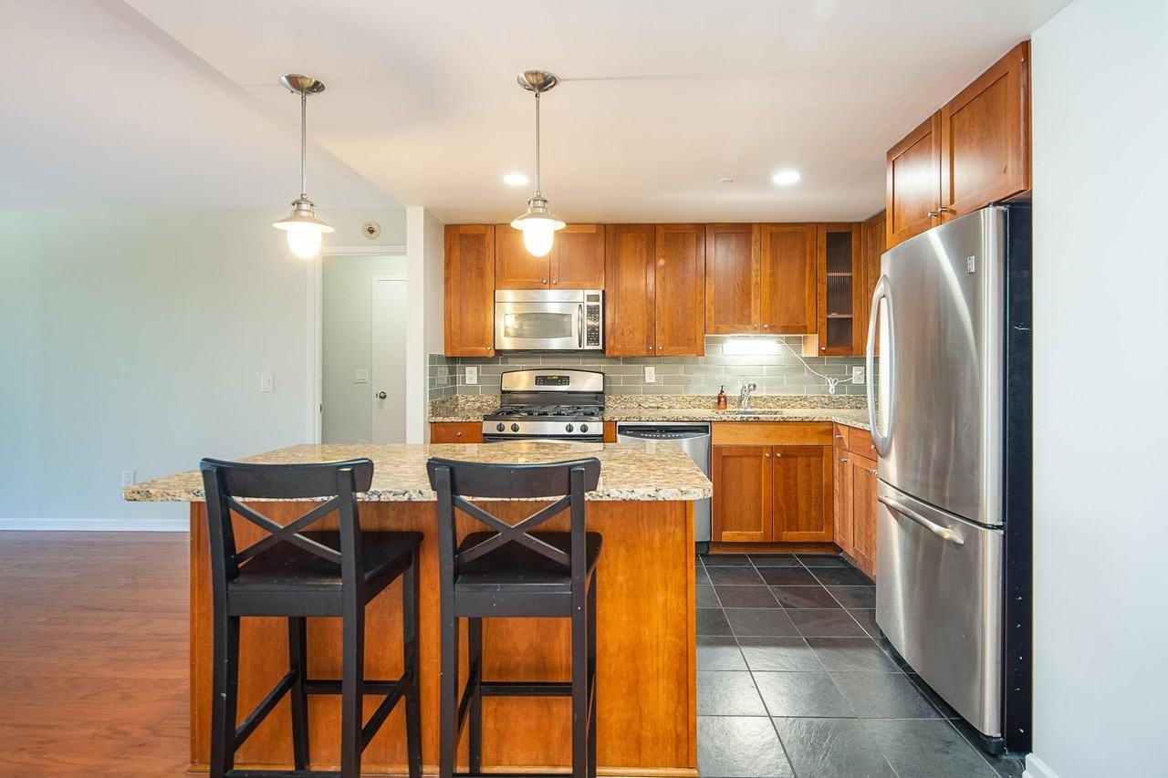 700 Grove St #4S - Photo 6 of 23