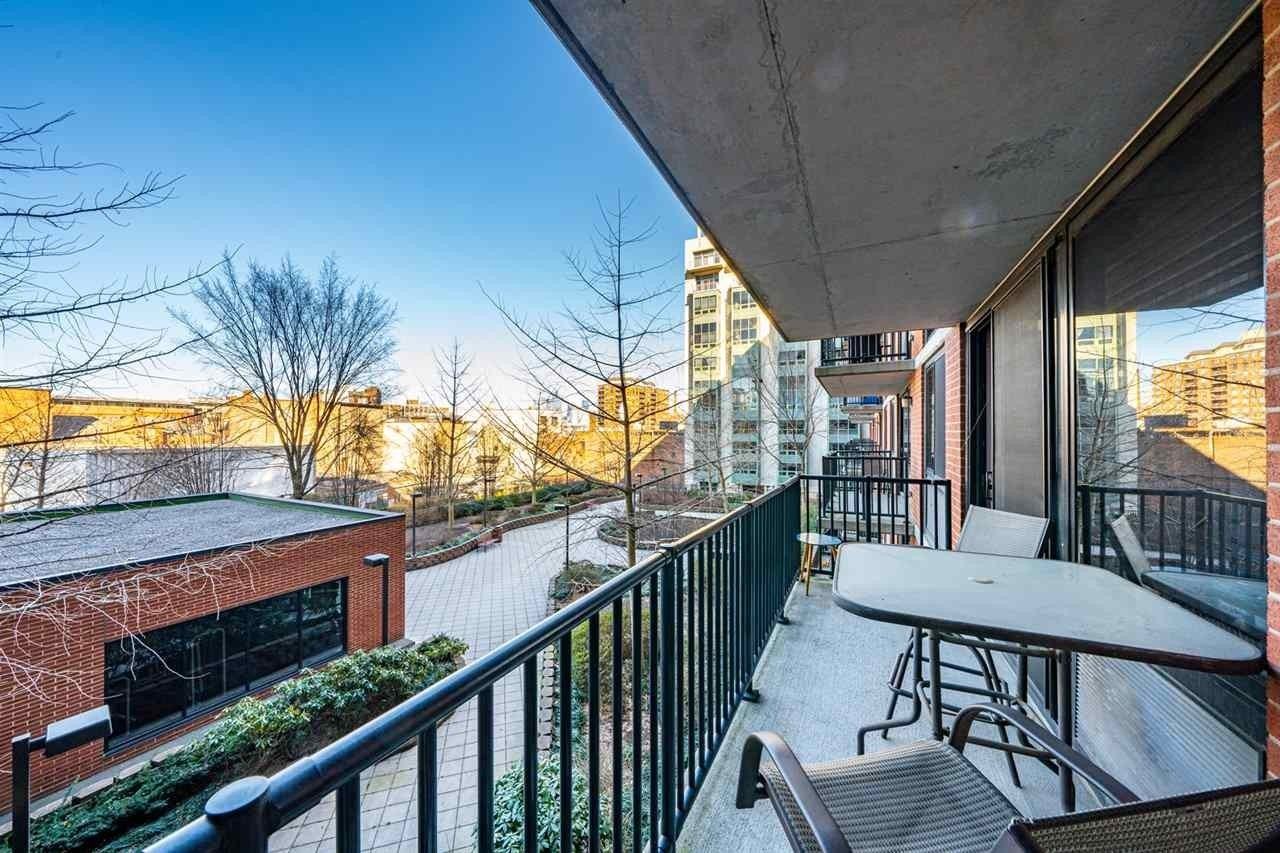700 Grove St #4V - Photo 5 of 25