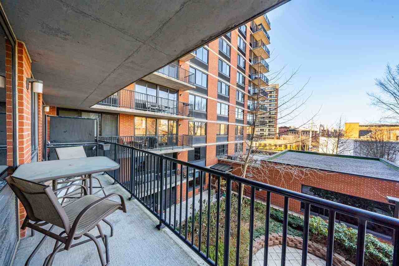 700 Grove St #4V - Photo 6 of 25