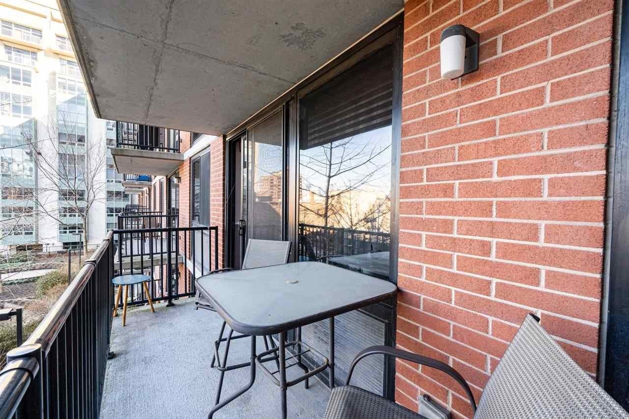 700 Grove St #4V - Photo 7 of 25