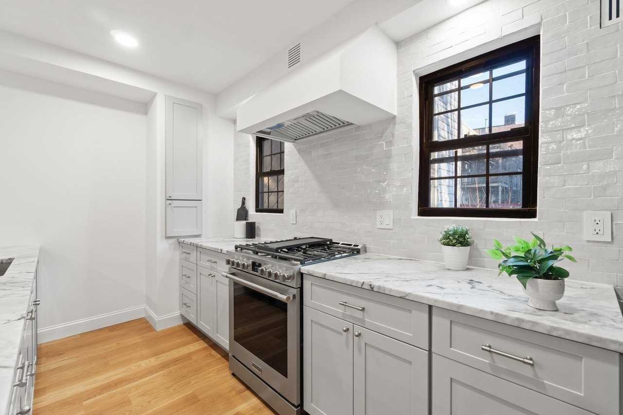 82 Colgate St #3 - Photo 5 of 42