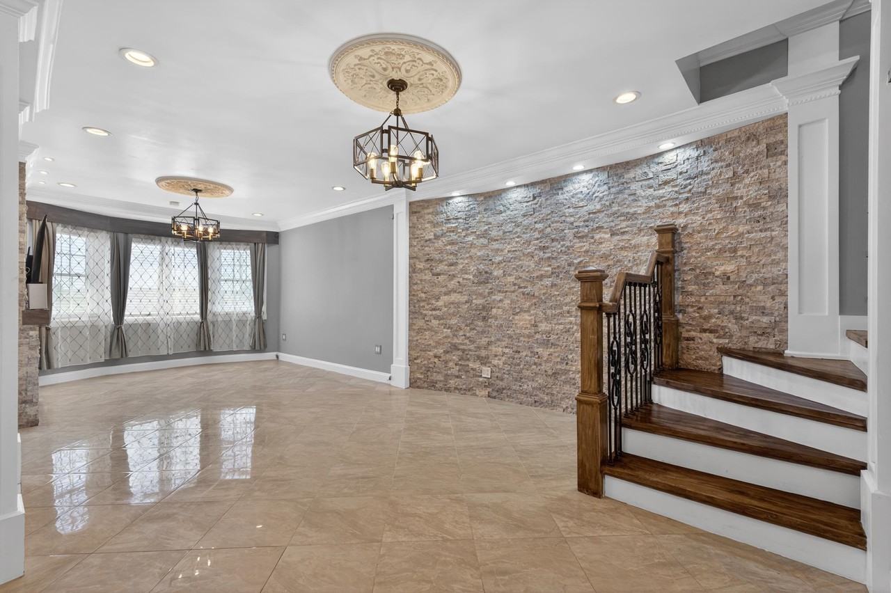 257 Kennedy Blvd - Photo 5 of 28