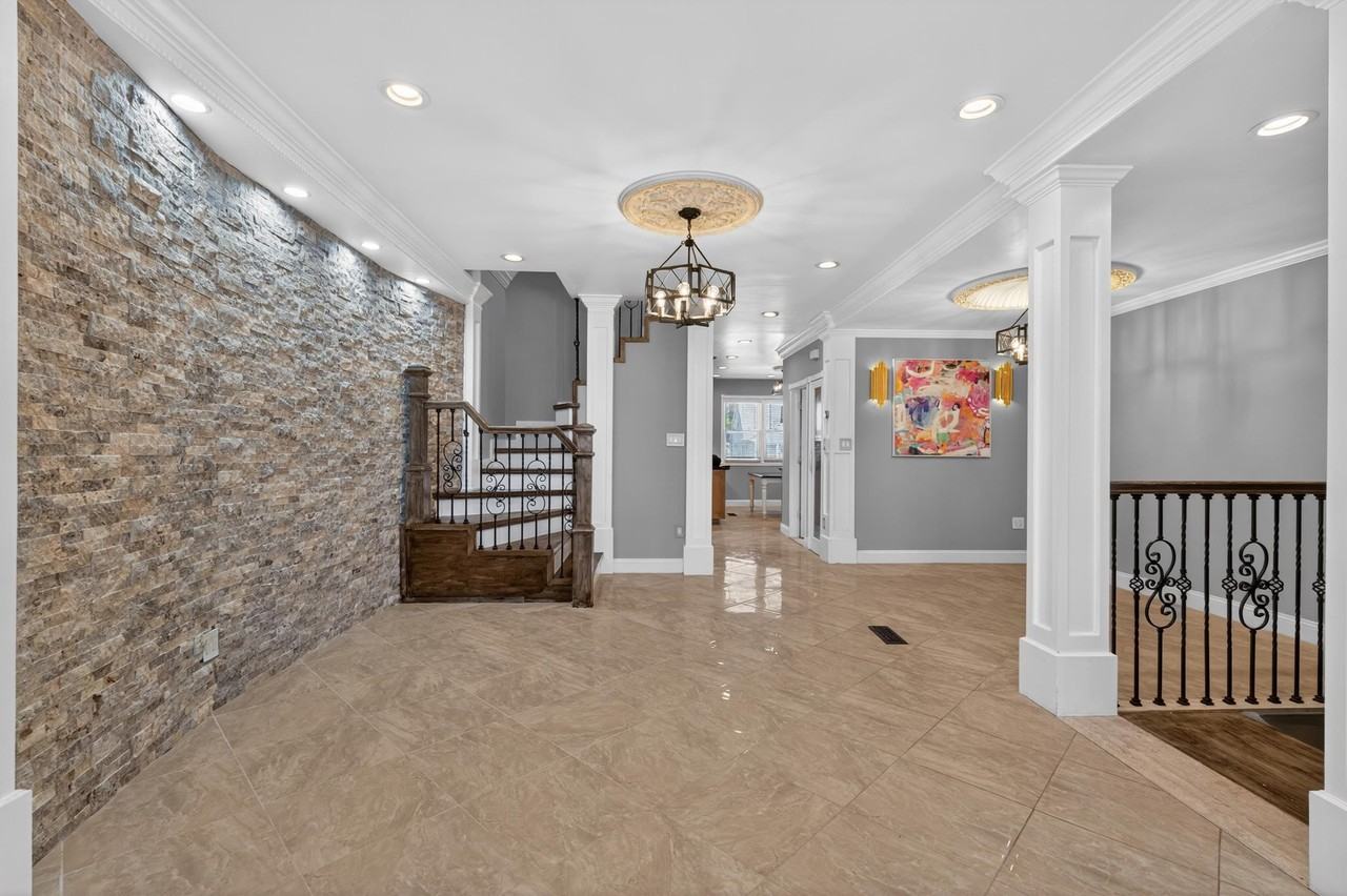 257 Kennedy Blvd - Photo 6 of 28