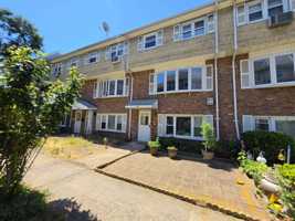 featured image of 9 Elna Ct
