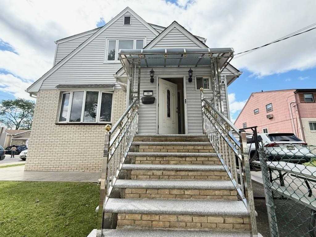 15 Suburbia Dr #2 - Photo 2 of 13