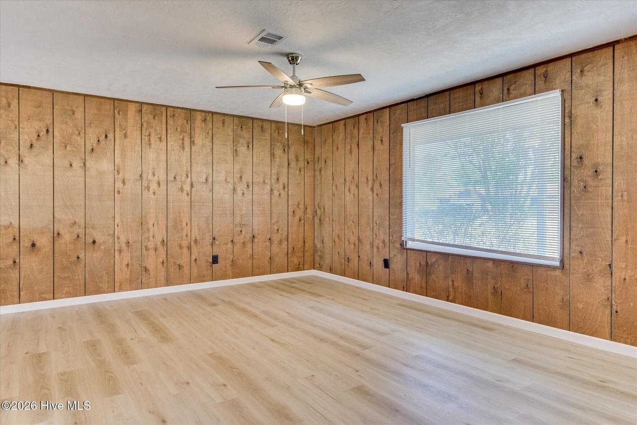 3823 Fairington Dr - Photo 5 of 26