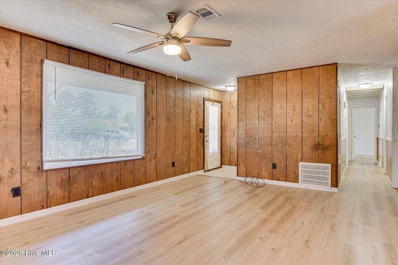 3823 Fairington Dr - Photo 6 of 26