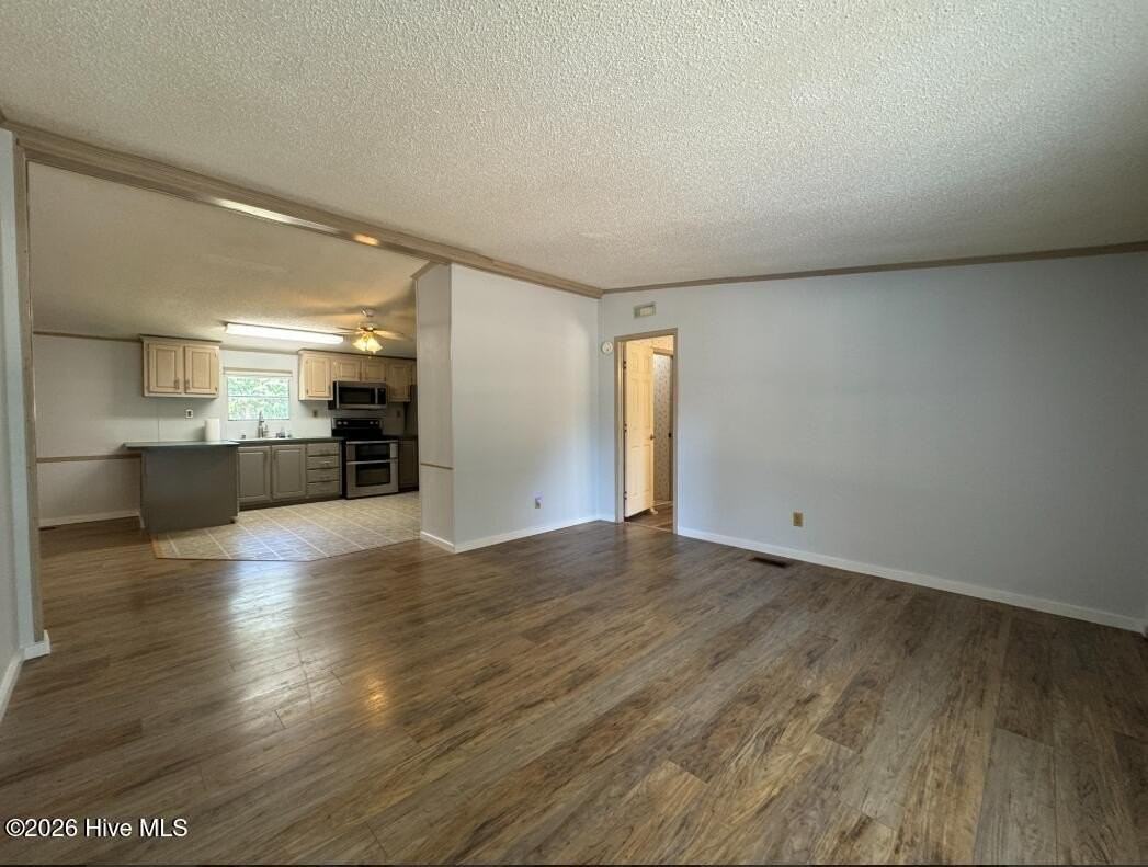 792 Wildwood Cir - Photo 4 of 18