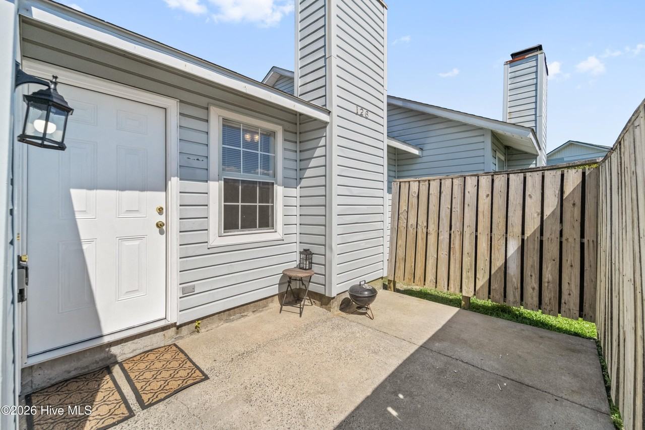 126 Witten Cir #B - Photo 2 of 22