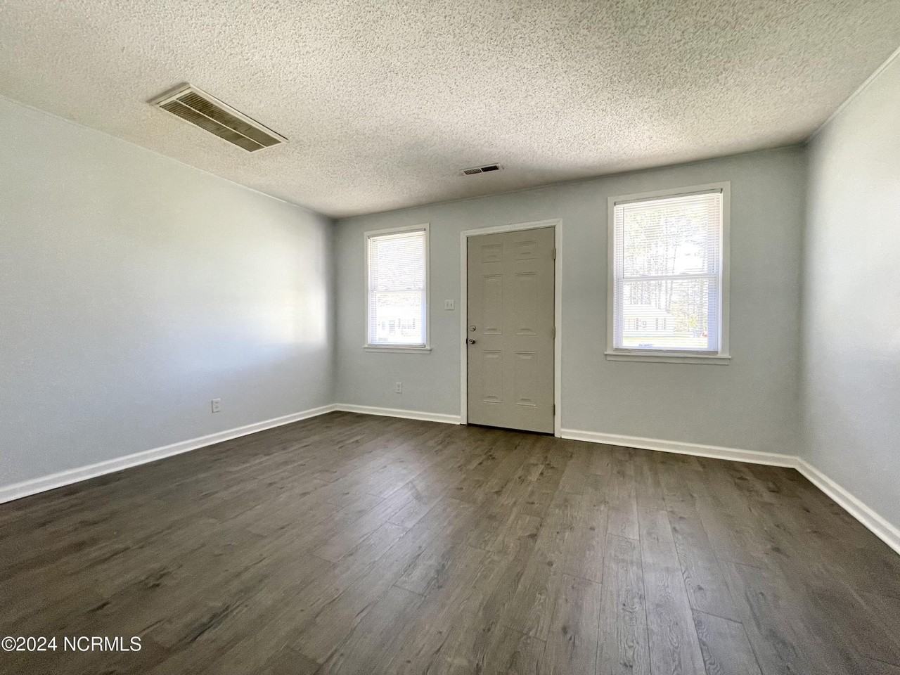 516 Elm St - Photo 2 of 11