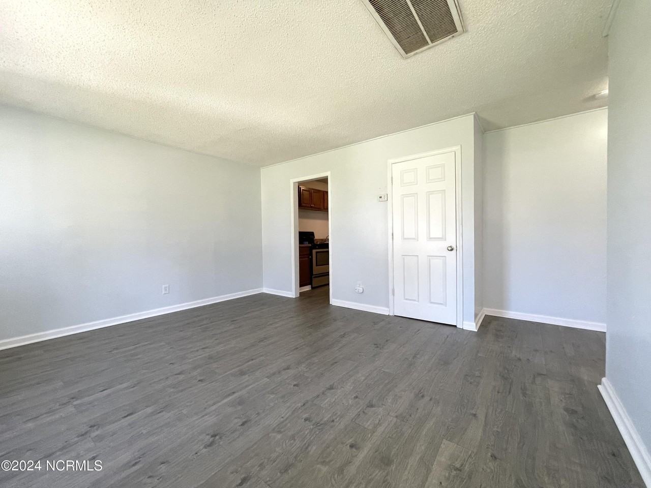 516 Elm St - Photo 6 of 11