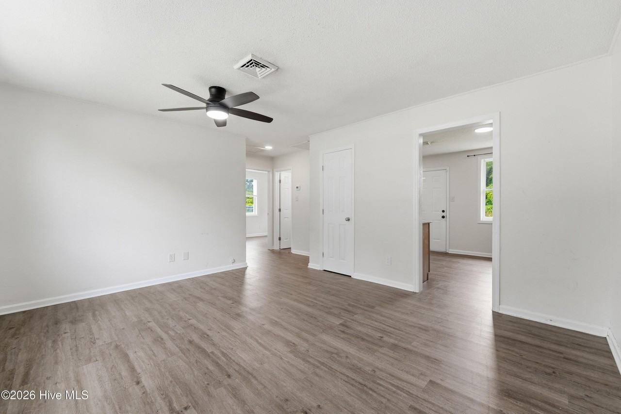 1218 Davis St - Photo 4 of 19