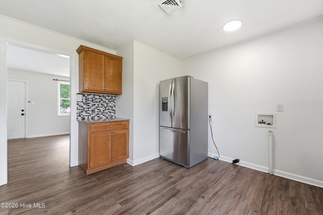 1218 Davis St - Photo 7 of 19
