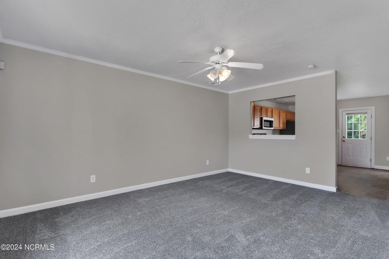 802 Springwood Dr - Photo 2 of 16
