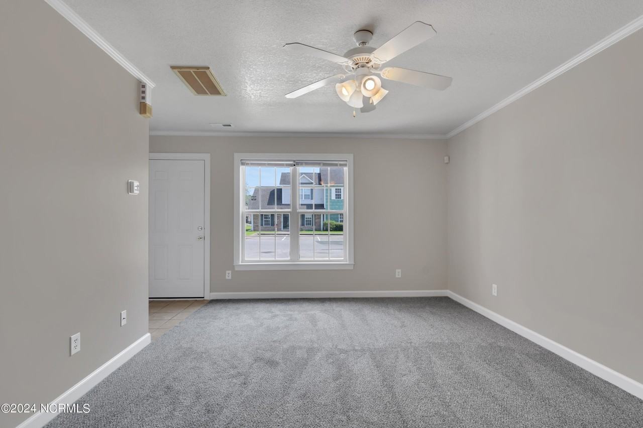 802 Springwood Dr - Photo 3 of 16
