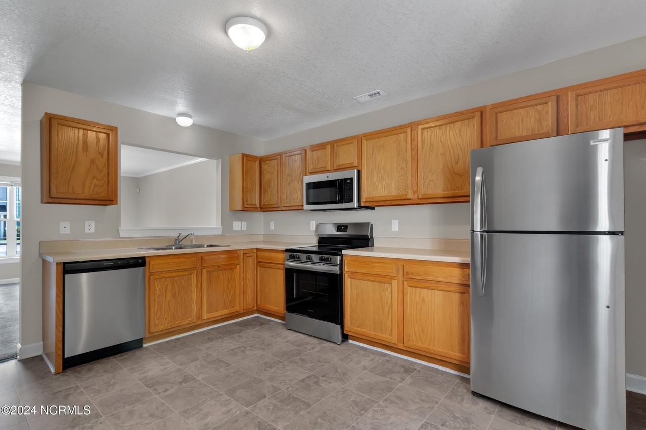 802 Springwood Dr - Photo 5 of 16