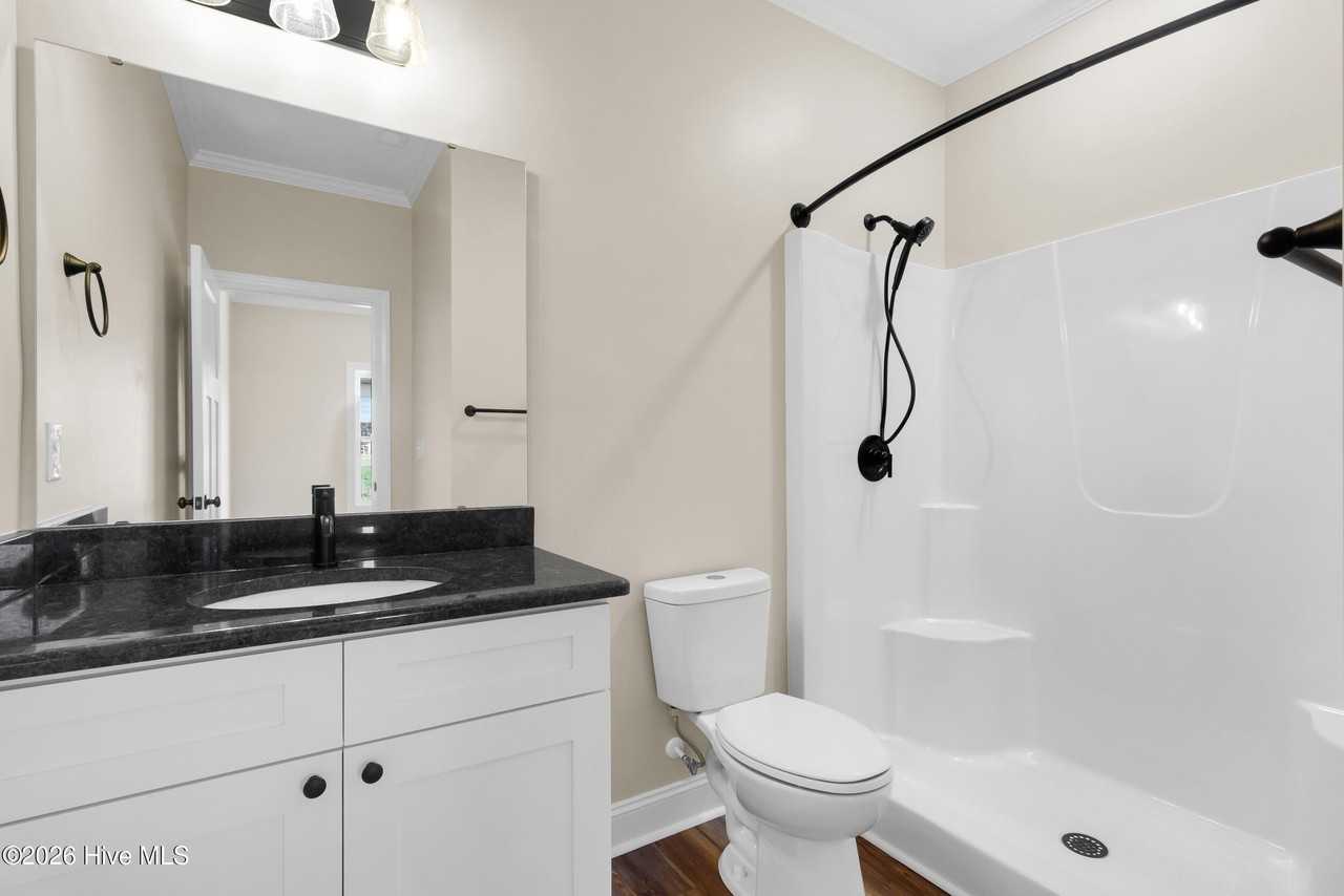 136 Macdonald Blvd - Photo 3 of 28
