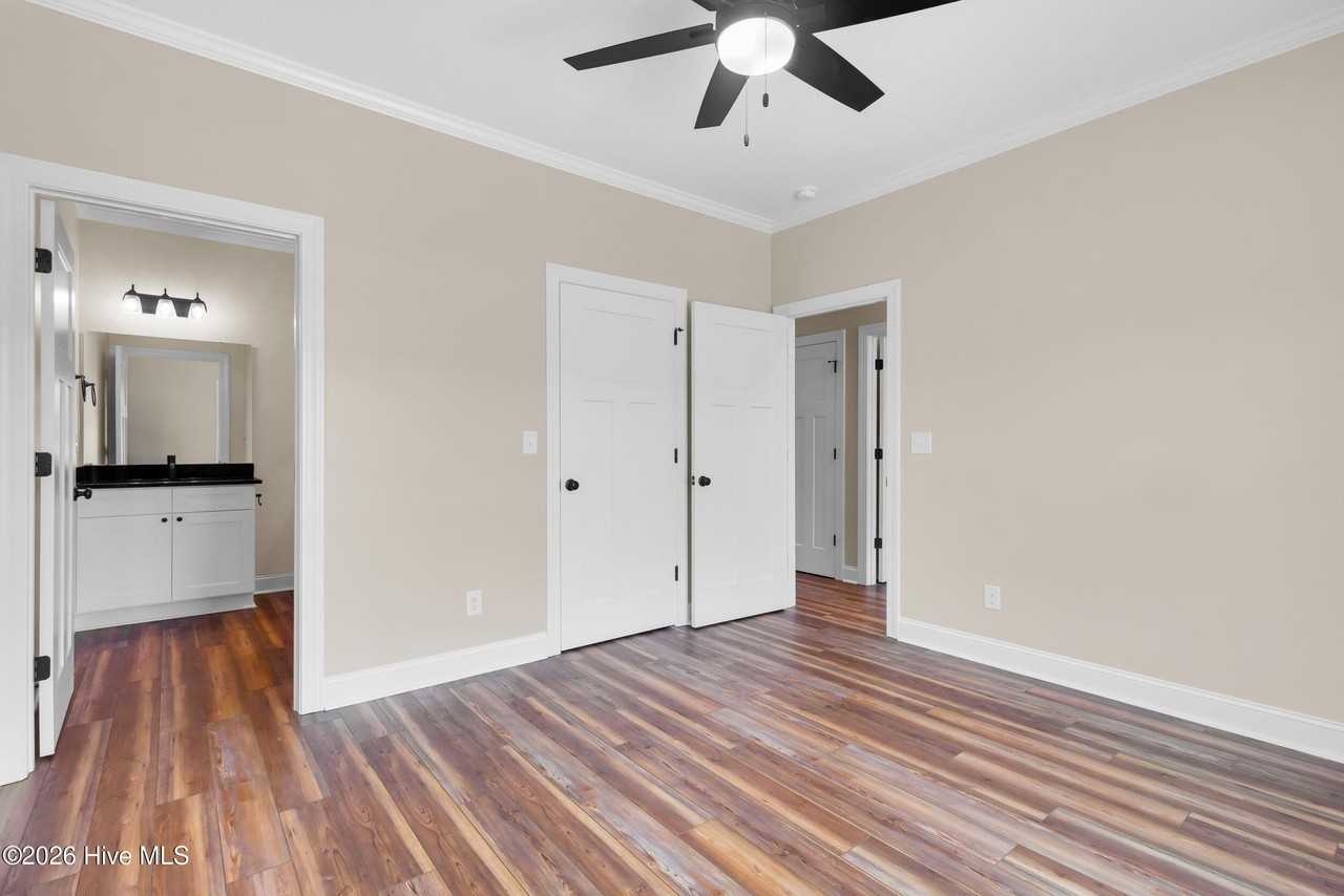 136 Macdonald Blvd - Photo 5 of 28