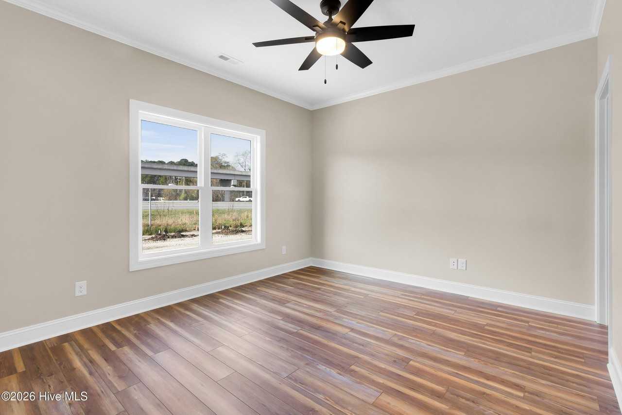 136 Macdonald Blvd - Photo 6 of 28