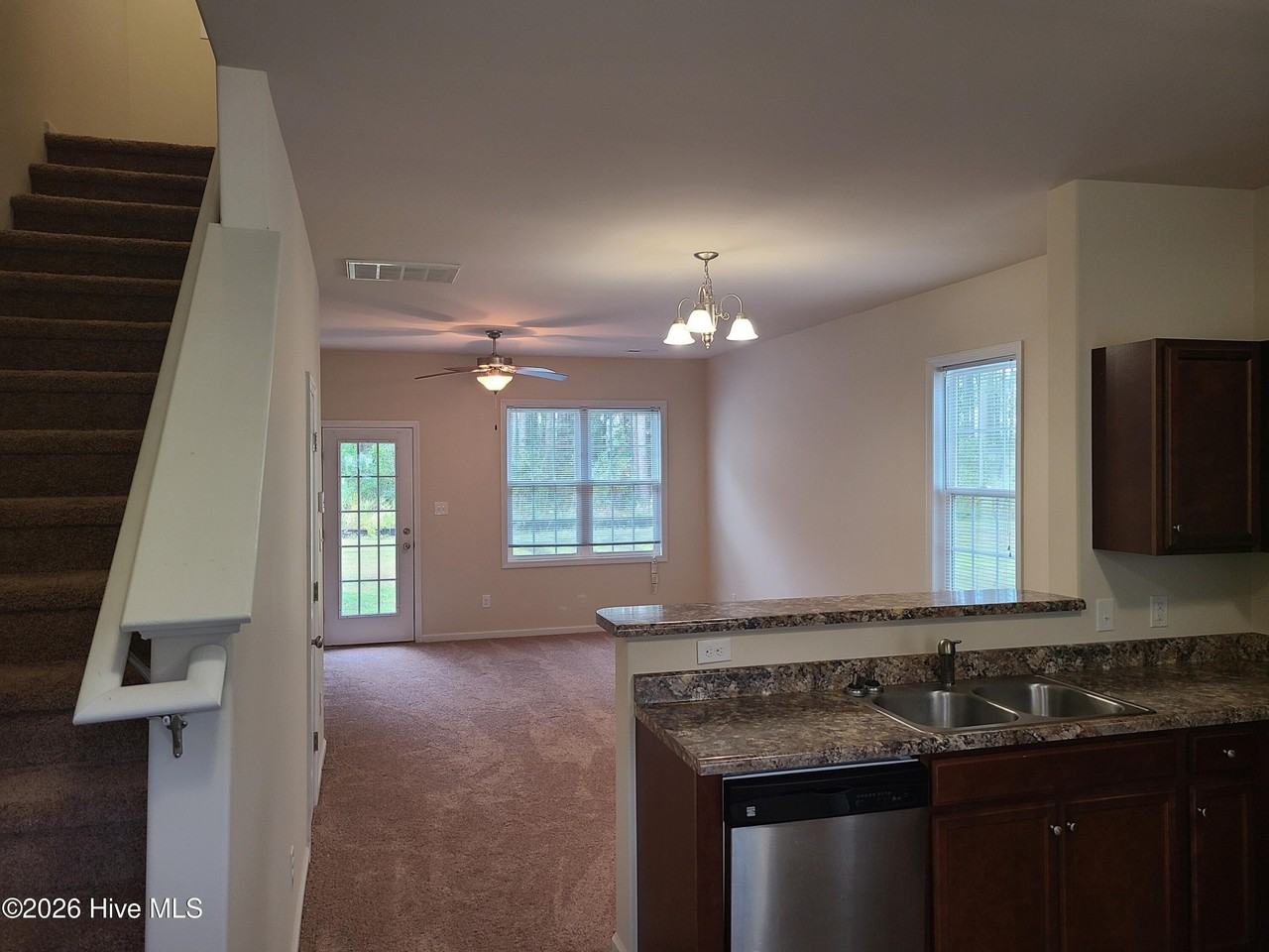 123 Beacon Woods Dr - Photo 2 of 17