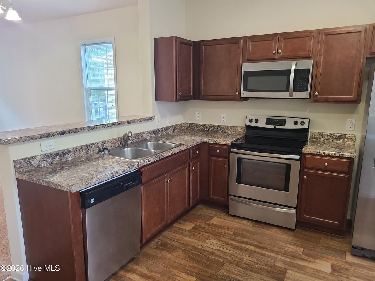 123 Beacon Woods Dr - Photo 3 of 17