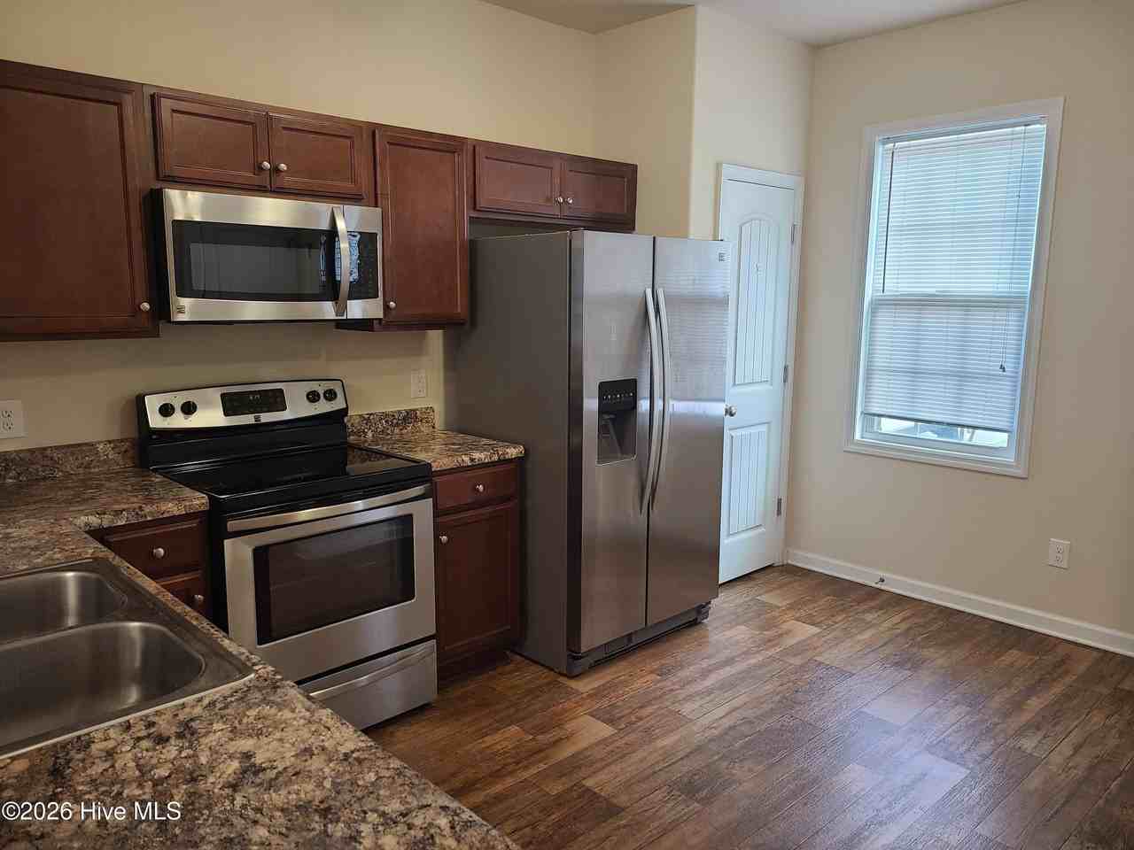 123 Beacon Woods Dr - Photo 4 of 17