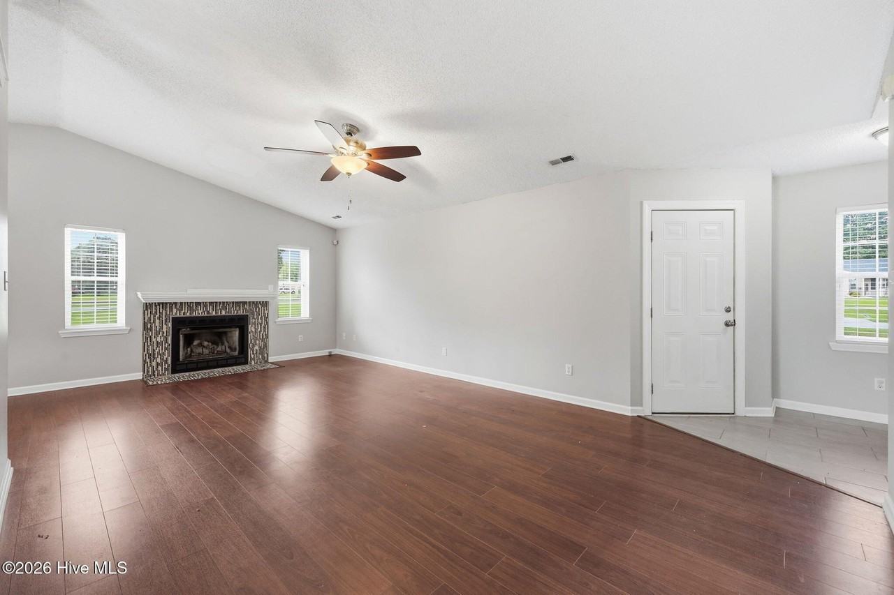 128 Fodder Dr - Photo 4 of 31